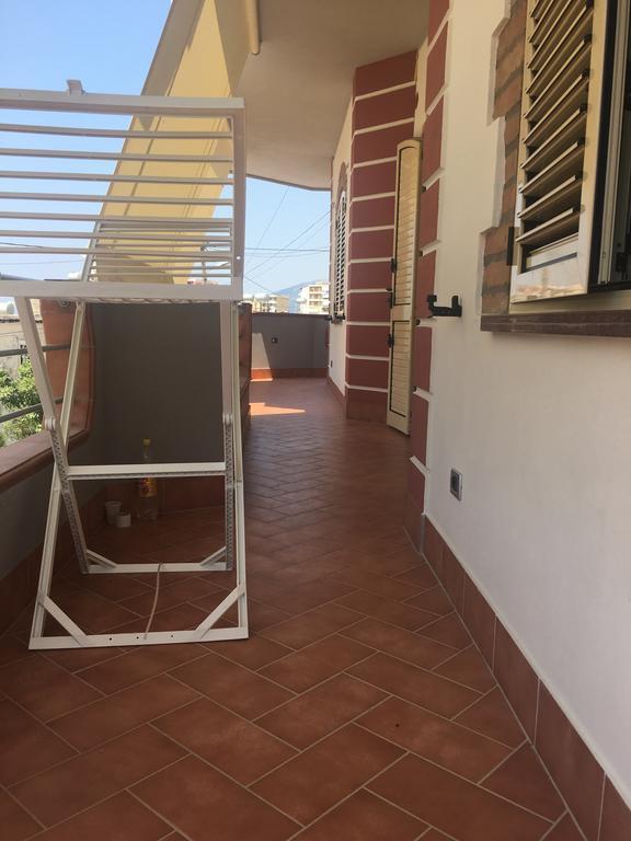 Villa Elvis Guesthouse Orikum Exterior foto